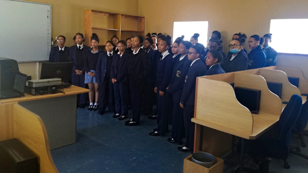 Students in school to view new computer lab equipment