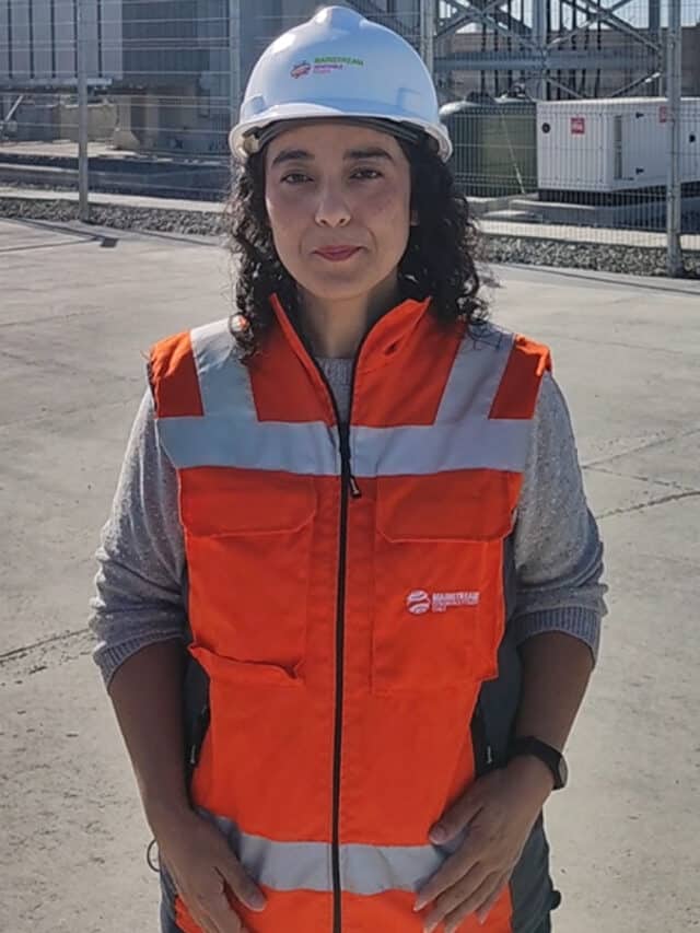Mainstream Renewable Power woman wearing hard hat and hi-vis jacket on project site